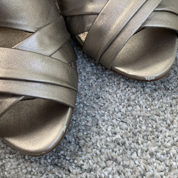 Gold Heels - Picture 6 of 6